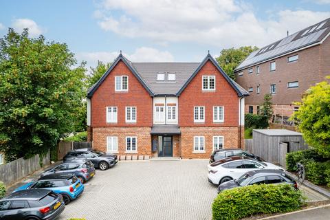 Flat 7, Aston House, 1a West Hill, South Croydon, CR2 0SB
