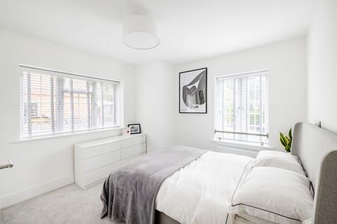 Flat 7, Aston House, 1a West Hill, South Croydon, CR2 0SB