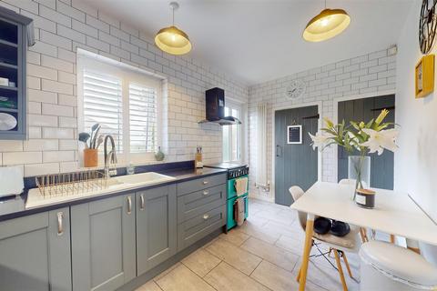 3 bedroom terraced house for sale, Longfield Avenue, Northowram, Halifax