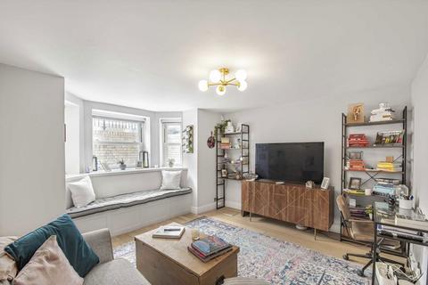 2 bedroom flat for sale, Hopton Road, London SW16