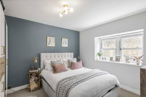 2 bedroom flat for sale, Hopton Road, London SW16