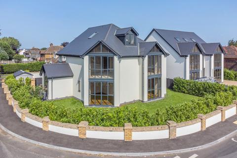 5 bedroom detached house for sale, Oak Lane, Upchurch, Kent