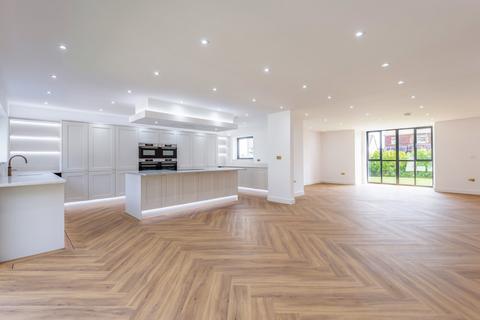 5 bedroom detached house for sale, Oak Lane, Upchurch, Kent