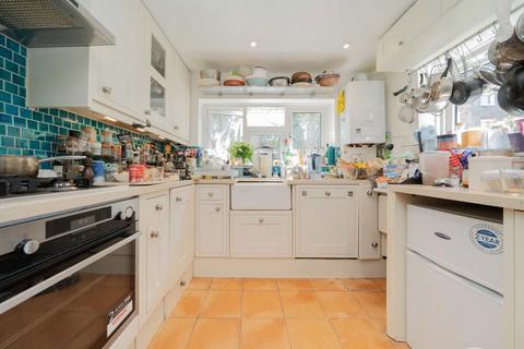 3 bedroom flat to rent, Burnaby Street, London SW10