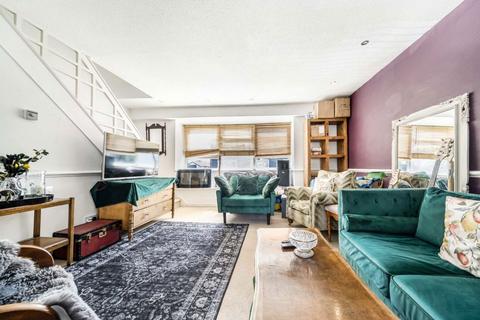 6 Carlyle Close, West Molesey, KT8 1SX