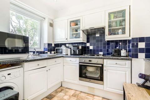 6 Carlyle Close, West Molesey, KT8 1SX