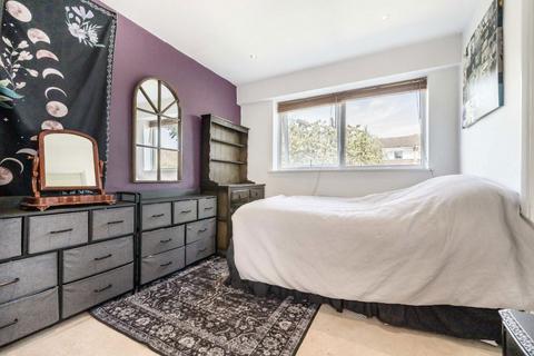 6 Carlyle Close, West Molesey, KT8 1SX