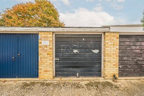 6 Carlyle Close, West Molesey, KT8 1SX