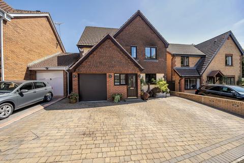 4 bedroom detached house for sale, Thornhill Drive, Swindon, Wiltshire