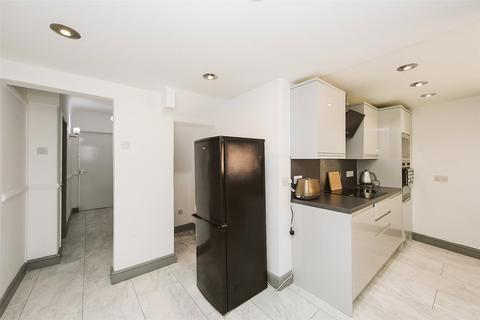 undefined, Lower Breck Road, Liverpool, Merseyside, L6