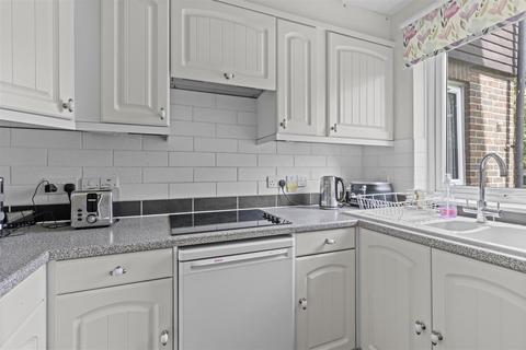 1 bedroom flat for sale, Brookside Avenue, Polegate BN26