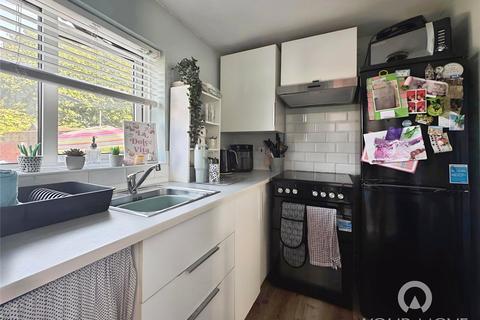 2 bedroom terraced house to rent, Coombe Road, Kent DA12
