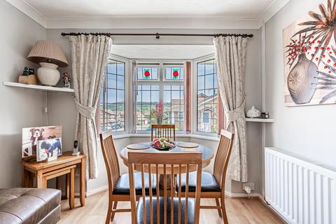 18 Brynderwen, Cilfynydd, Pontypridd, CF37 4EX