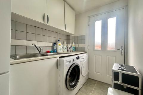 18 Eton Close, Dudley, DY3 1BU