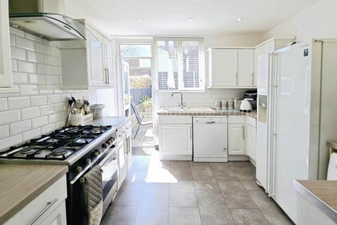 4 bedroom semi-detached house for sale, Rochford Avenue, Westcliff On Sea