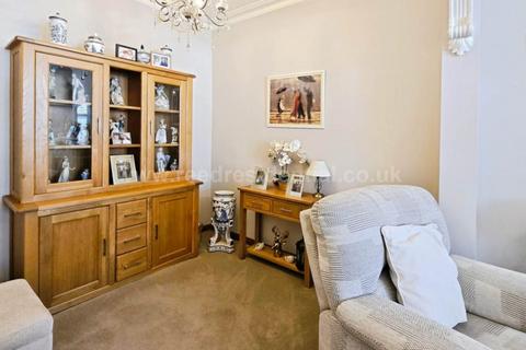 4 bedroom semi-detached house for sale, Rochford Avenue, Westcliff On Sea