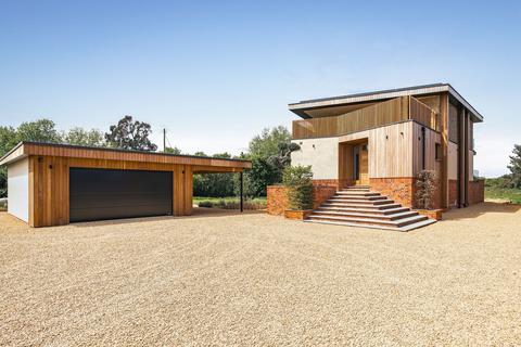 undefined, Chain Free Home with a Distinctive Design on Norfolk’s Shore in Holme-next-the-Sea