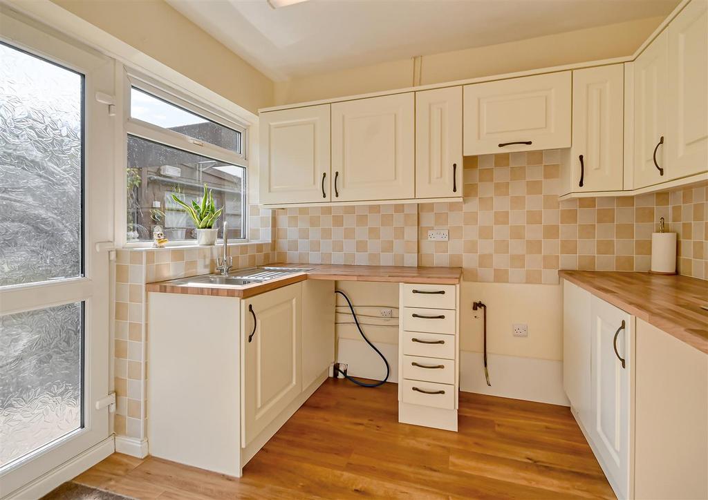 15 Lodge Lane-10.jpg