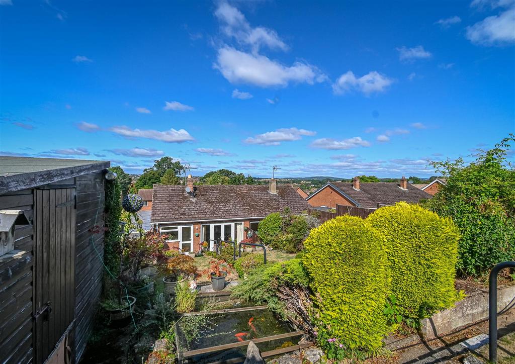 15 Lodge Lane-5.jpg