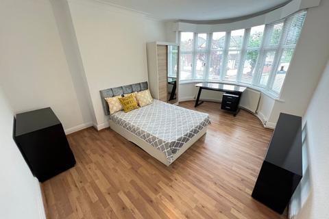 5 bedroom house to rent, Southfields, London NW4