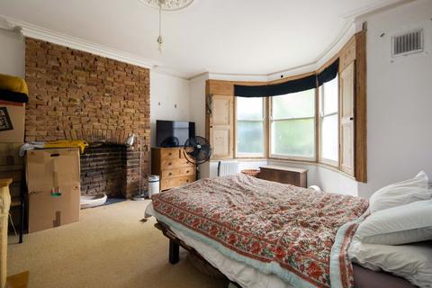 2 bedroom flat for sale, Amhurst Road, Hackney, London, E8