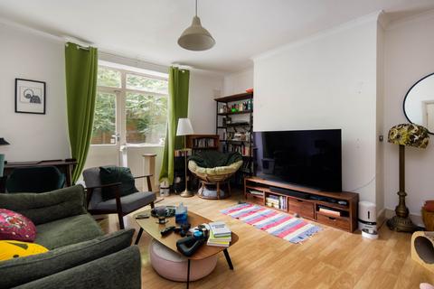 2 bedroom flat for sale, Amhurst Road, Hackney, London, E8