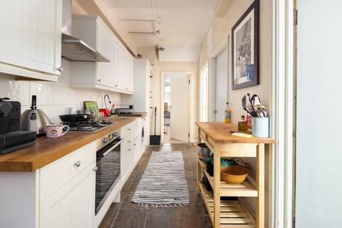 2 bedroom flat for sale, Amhurst Road, Hackney, London, E8