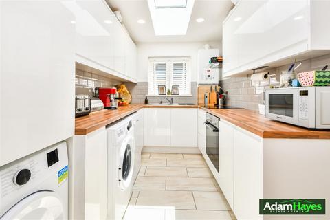 54 Brunswick Crescent, London, N11 1EB