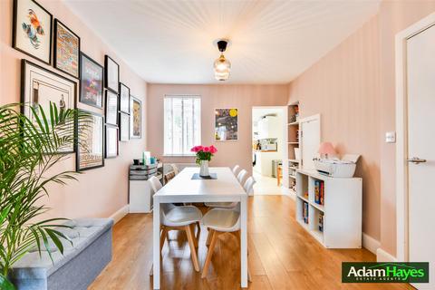 54 Brunswick Crescent, London, N11 1EB