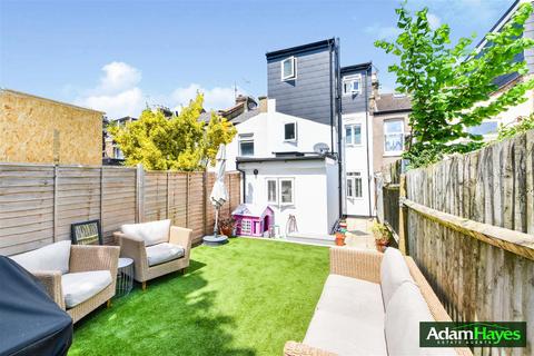 54 Brunswick Crescent, London, N11 1EB