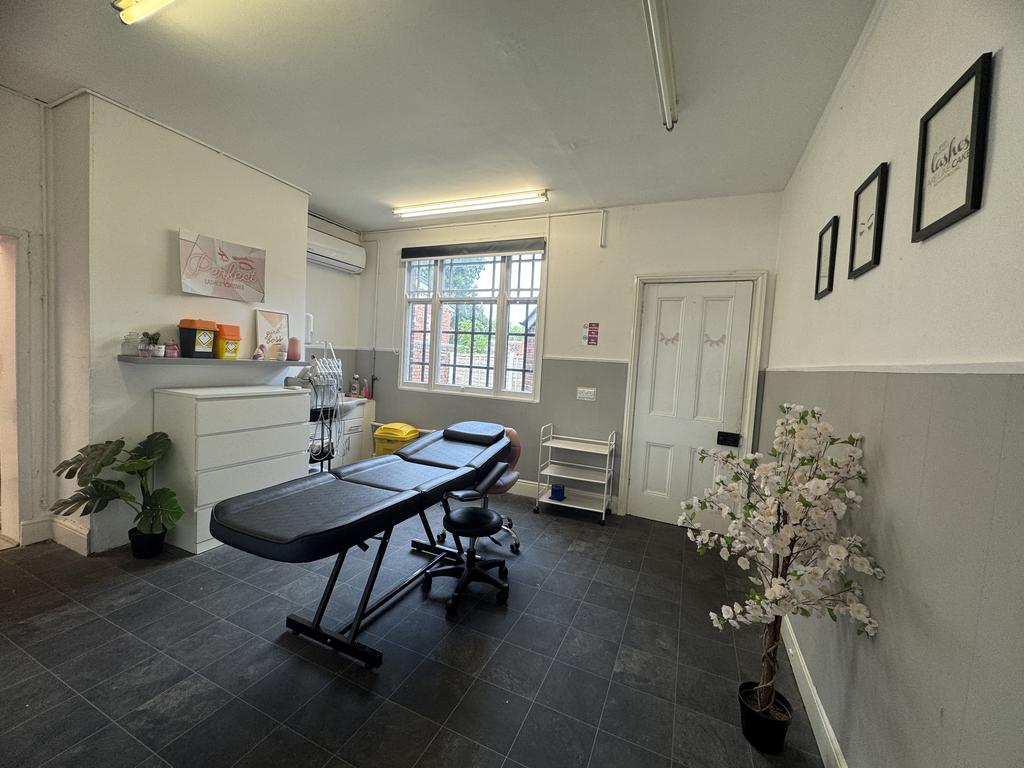 Second treatment room/Kitchenette.jpeg