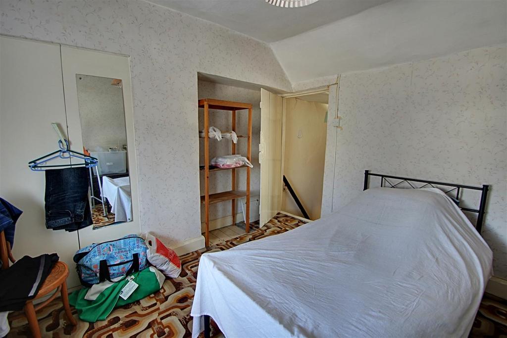 Bedroom 1 (1).jpg