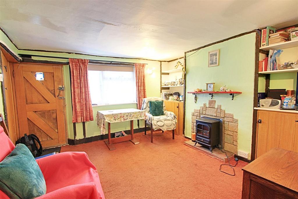 Living Room 1.jpg