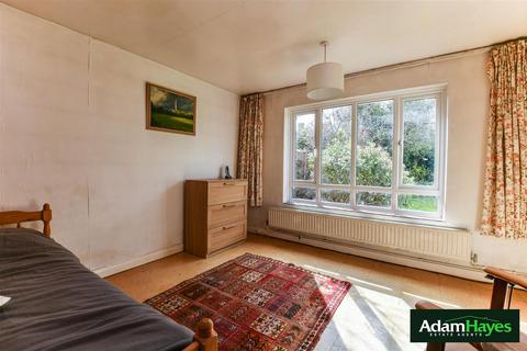 48 Hillcourt Avenue, London, N12 8HA