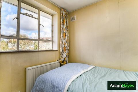 48 Hillcourt Avenue, London, N12 8HA