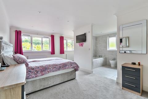 Sunny Acres Riverside, Angarrack, Hayle, TR27 5JD