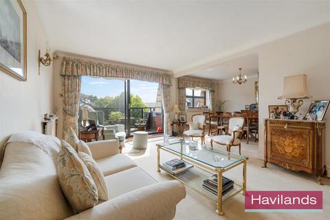 3 bedroom flat for sale, Houndsden Road, London