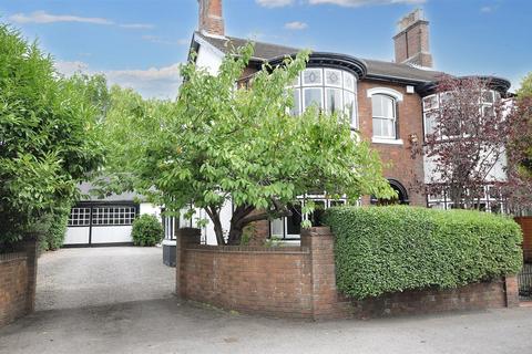 4 bedroom detached house for sale, Newcastle Road, Stone