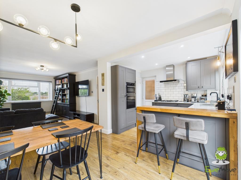 Ewe Move Basingstoke Avon Road Kitchen Dining room