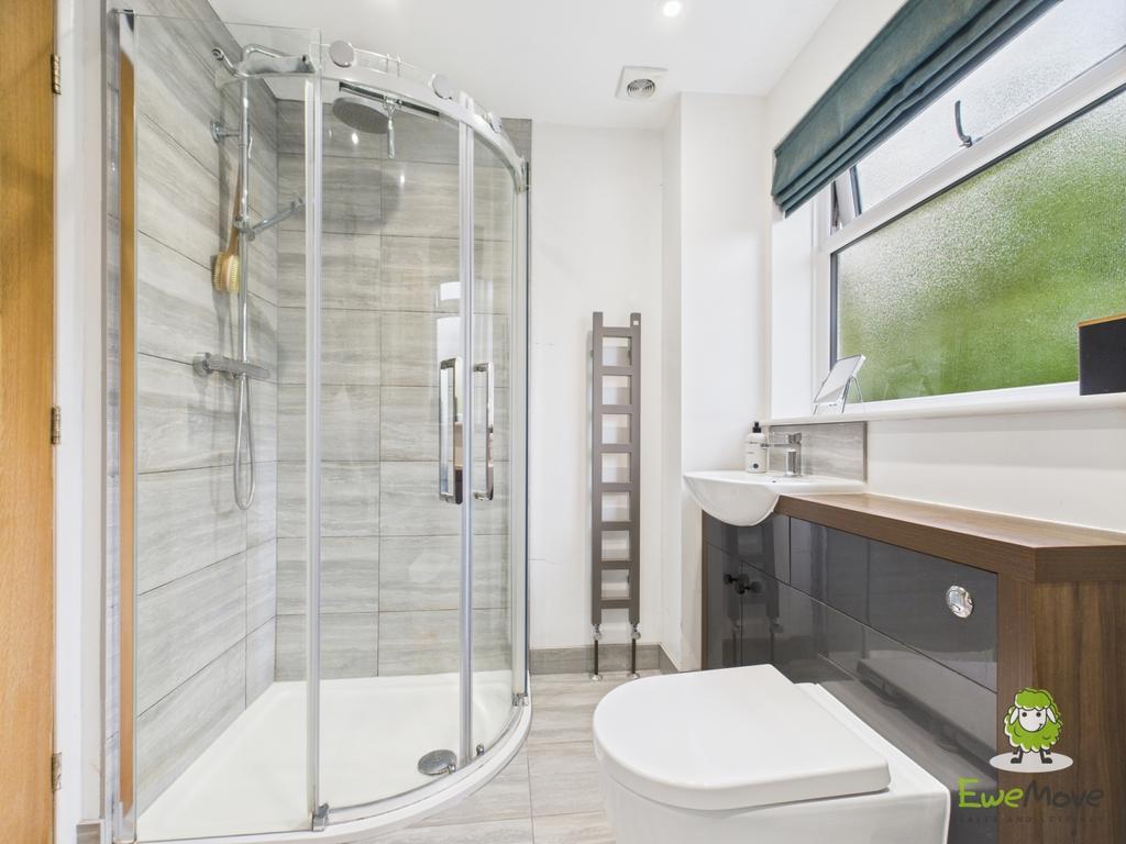 Ewe Move Basingstoke Avon Road Shower Room