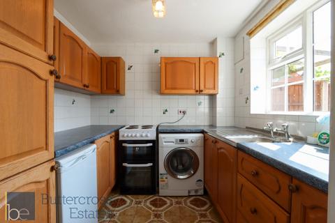 2 bedroom terraced house to rent, Walker Close, Newark, NG24 4BP