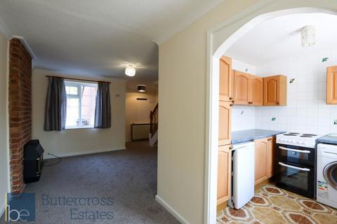 2 bedroom terraced house to rent, Walker Close, Newark, NG24 4BP