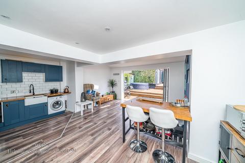 3 bedroom end of terrace house for sale, Earls Road, Walsall WS4