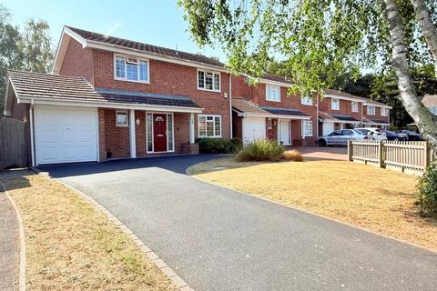 4 bedroom detached house for sale, Mountbatten Drive, Ferndown