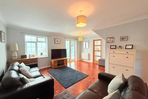 4 bedroom detached house for sale, Mountbatten Drive, Ferndown