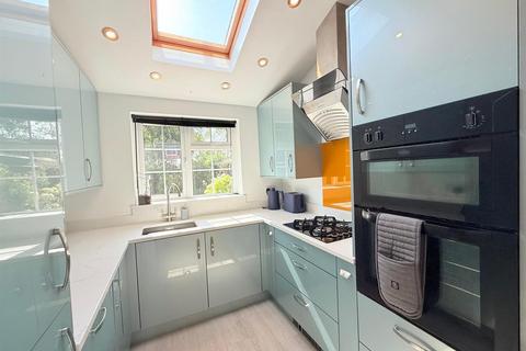 4 bedroom detached house for sale, Mountbatten Drive, Ferndown