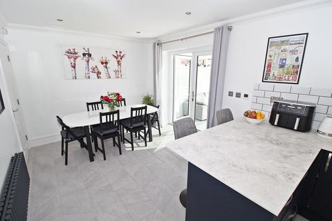 undefined, Ampthill Road, Flitwick