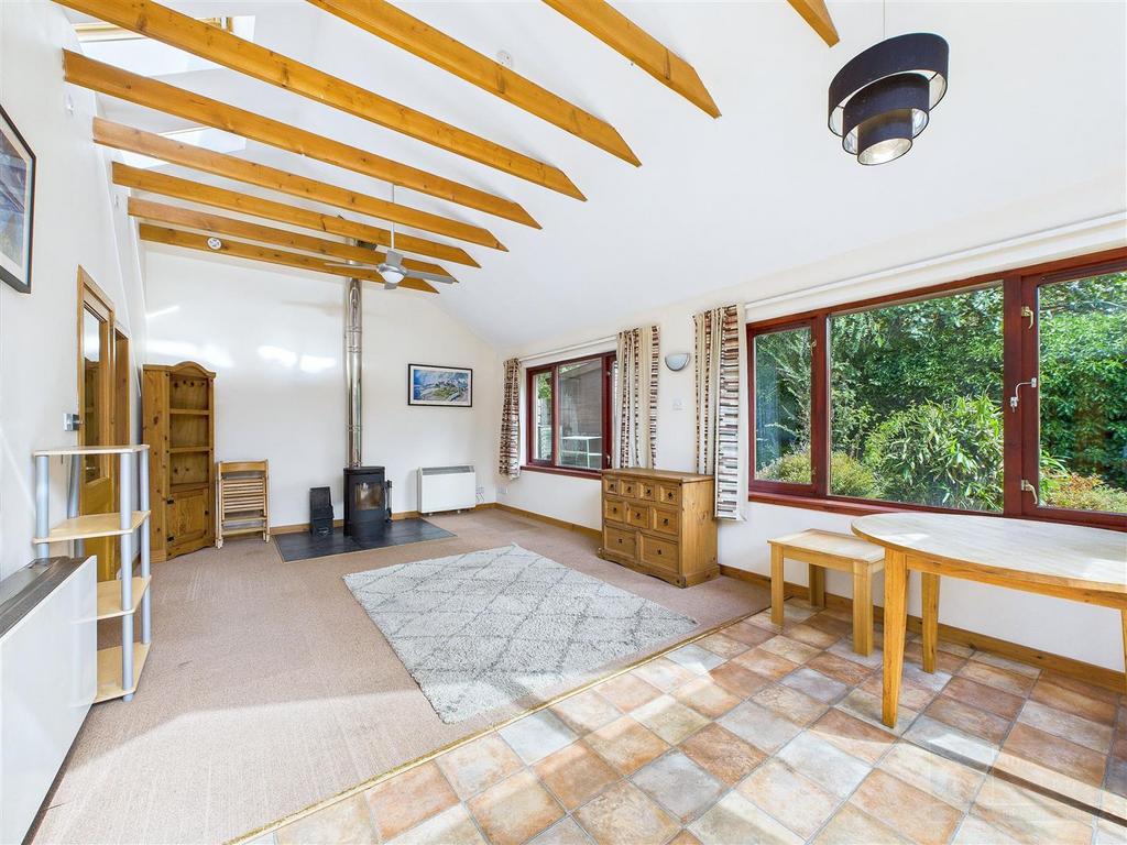 Sitting Room &amp; Dining Area