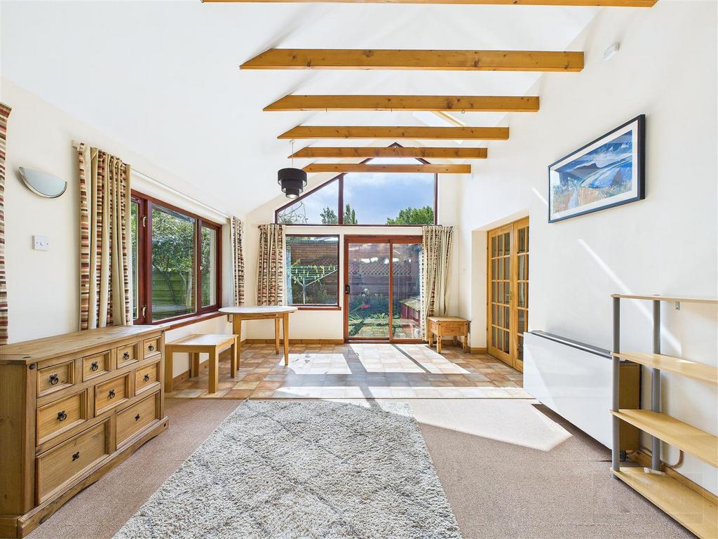 Sitting Room &amp; Dining Area
