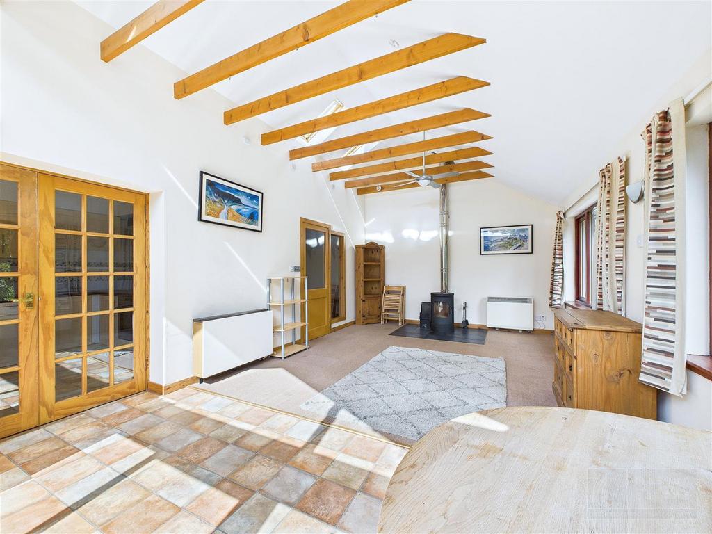 Sitting Room &amp; Dining Area